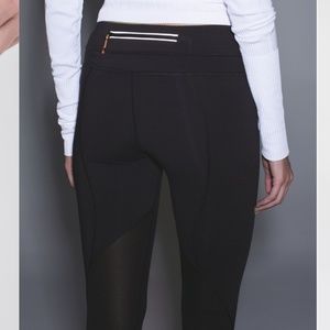 Lululemon Run Inspire II woth block-it Pocket